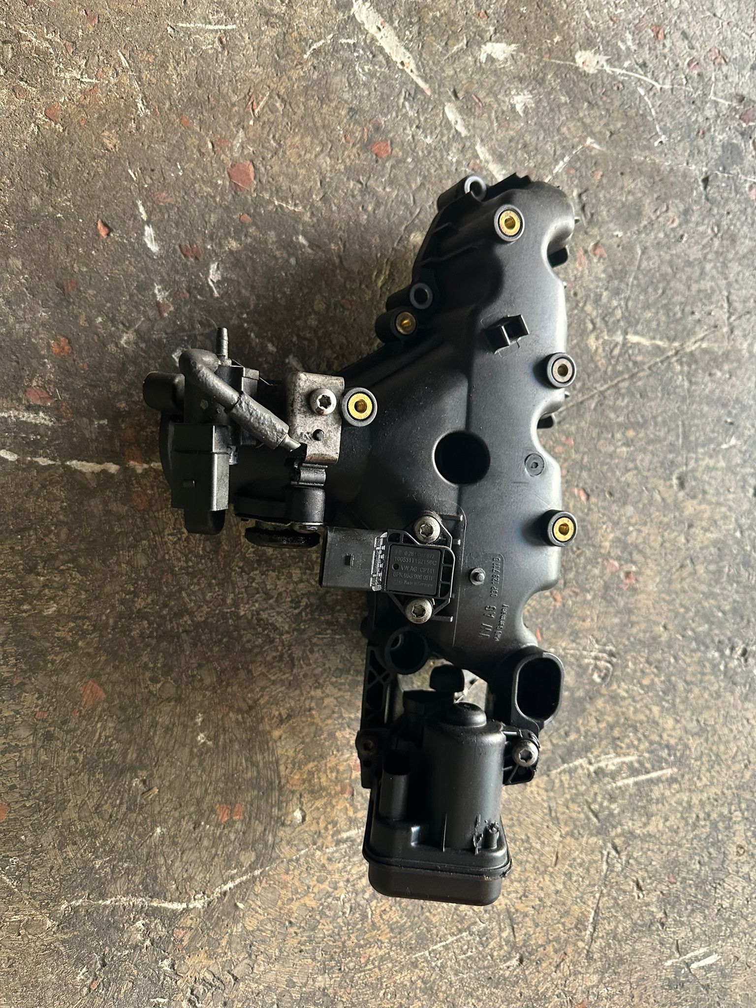 Polo 1.2 tdı cfw motor Çıkma Orijinal emme manifolt Polo 1.2 tdı cfw motor Çıkma Orijinal emme manifolt