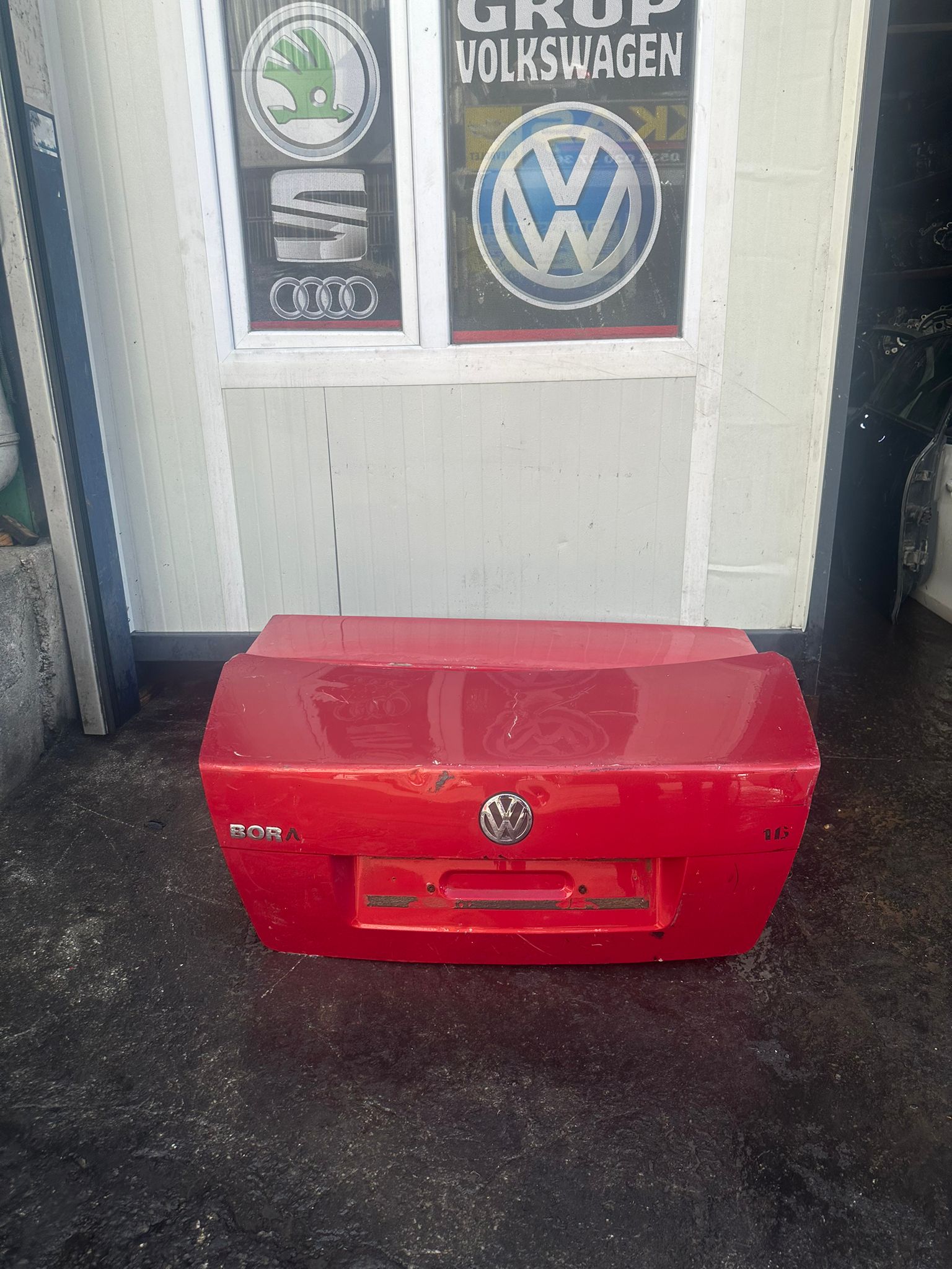 Volkswagen Bora Hatasız Çıkma Bagaj Kapağı Volkswagen Bora Hatasız Çıkma Bagaj Kapağı