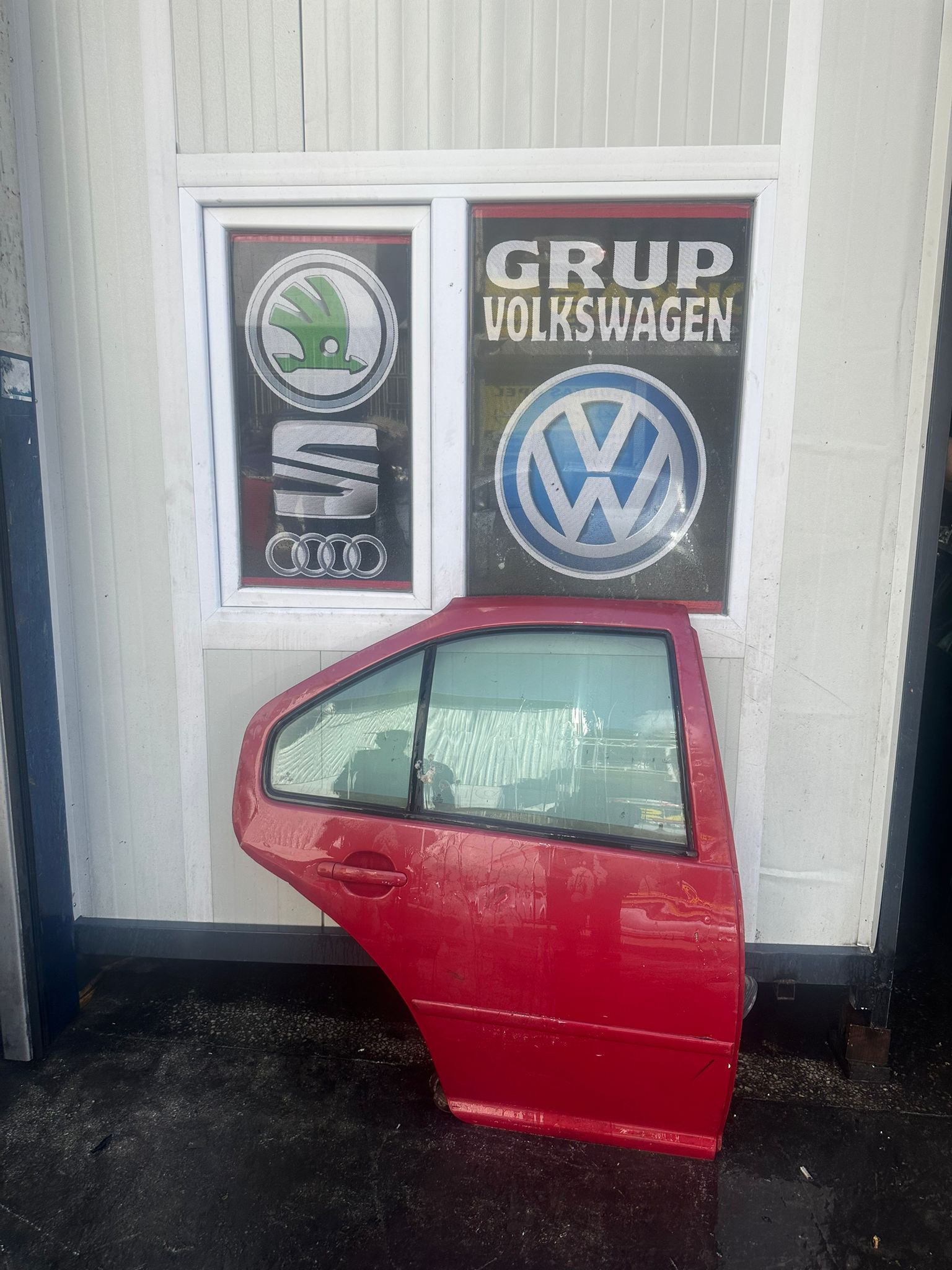 Volkswagen Bora Hatasız Sağ Arka Kapı Volkswagen Bora Hatasız Sağ Arka Kapı