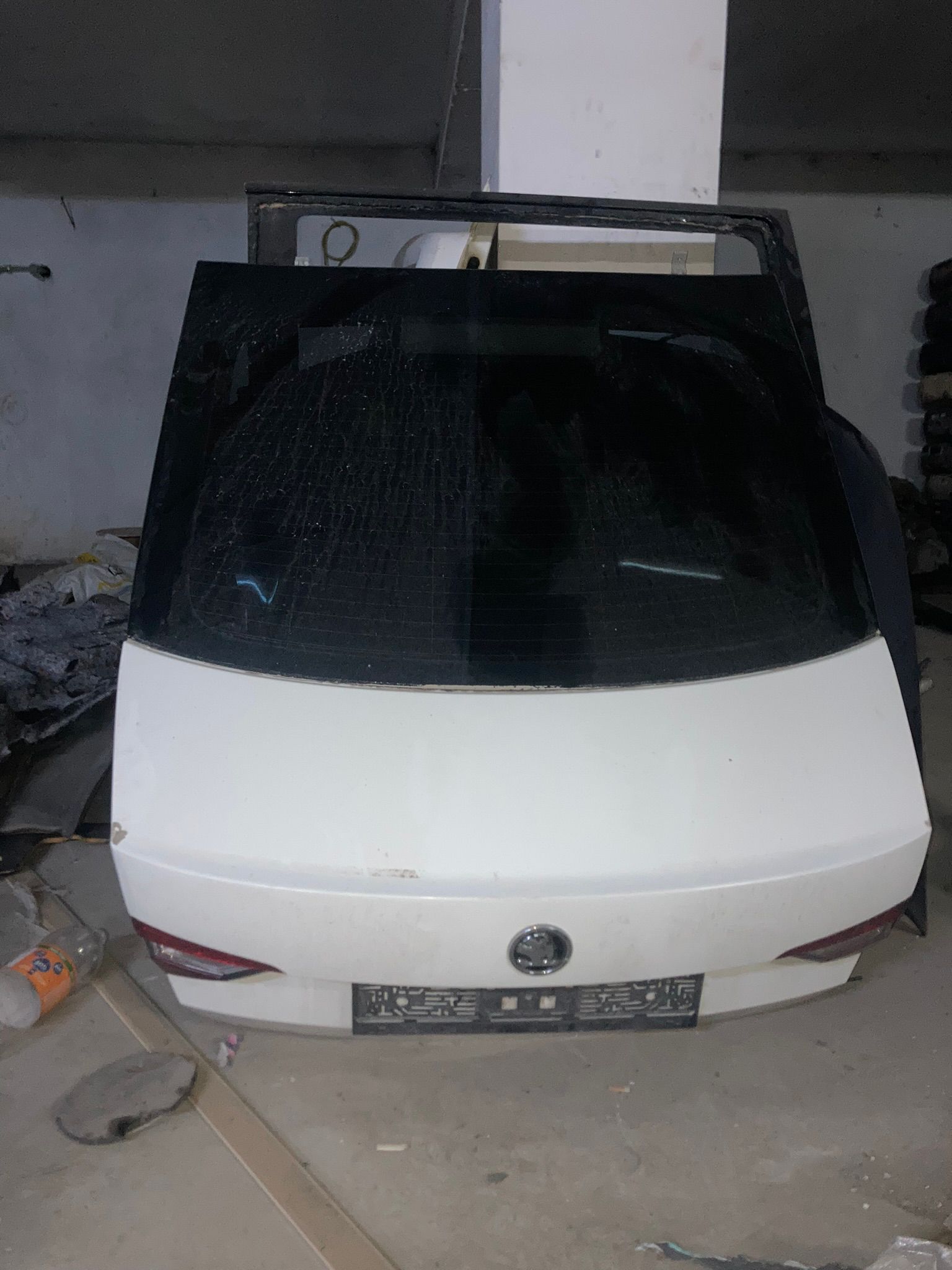 Skoda Superb Hatasız Bagaj Kapağı Skoda Superb Hatasız Bagaj Kapağı